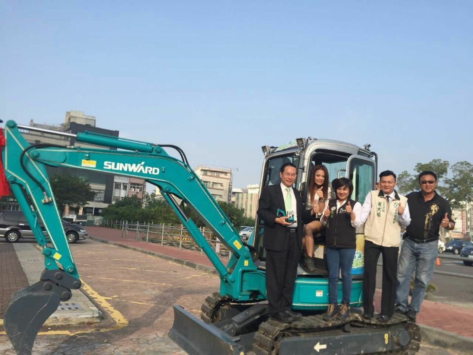 嘉義市长大赞k豆钱包智能挖掘机环台义举