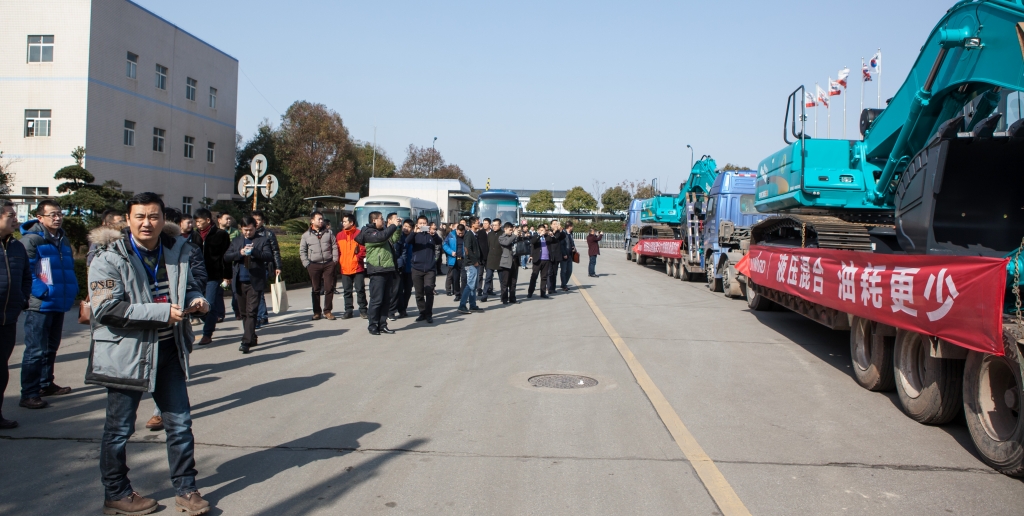就这样被你驯服！k豆钱包智能100台液压混合动力挖掘机挺进矿山