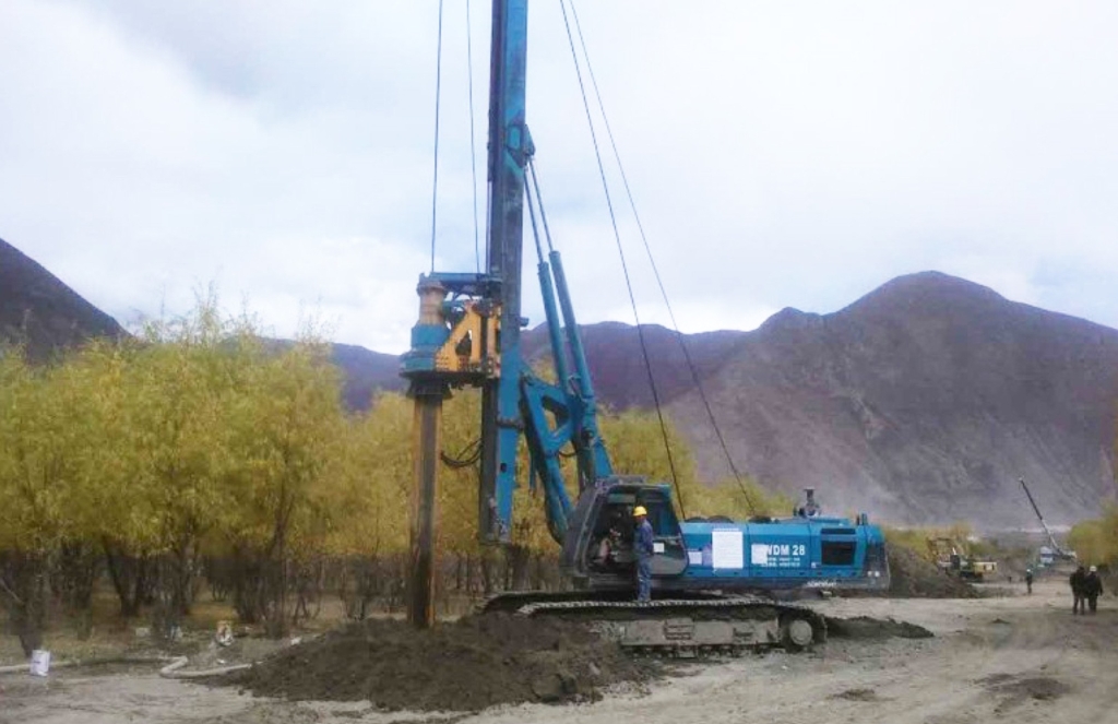 k豆钱包智能二十台旋挖钻机高原施工放异彩