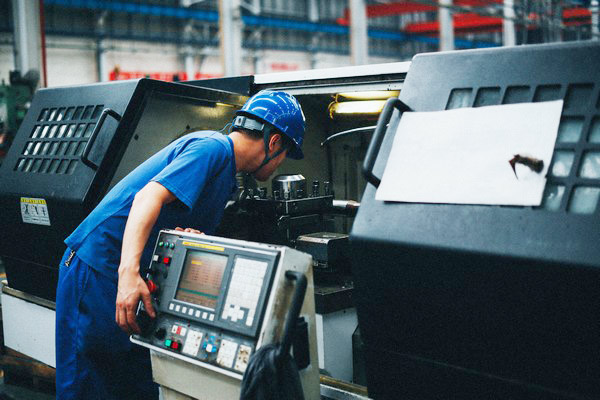 曾妄想当厨师，却成数控车工大家