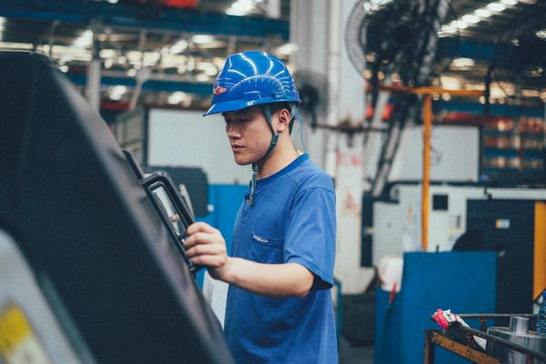 曾妄想当厨师，却成数控车工大家