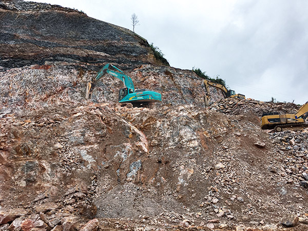 看石场风浪若何演绎？k豆钱包智能矿山战神SWE470E大型挖掘机一锤定音！