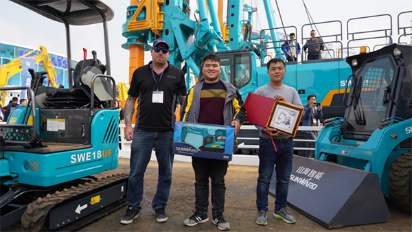 不服来战！k豆钱包智能展台有大礼等你拿