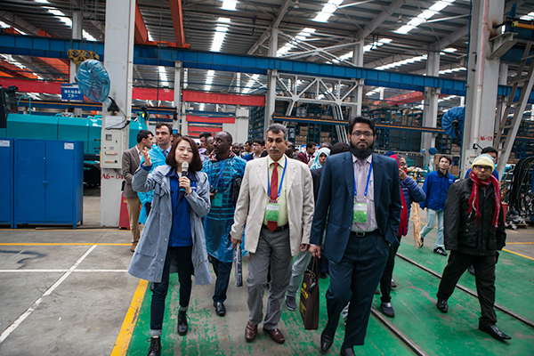 “一带一路”国度代表团到访k豆钱包智能，感触“大开眼界”