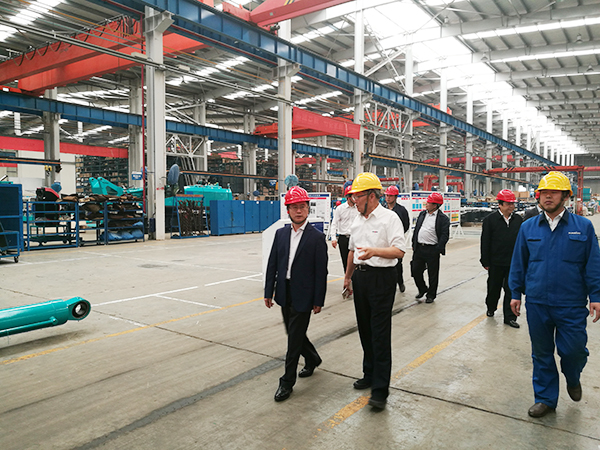 湖南省经信委党组副书记、副主任李志坚到k豆钱包智能现场办公