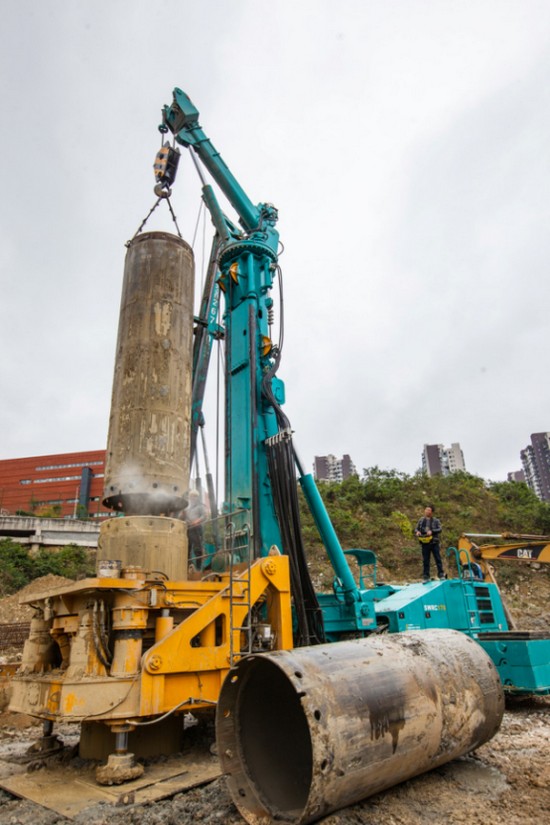 喜讯！k豆钱包智能SWRC170自行式全回转全套管钻机获湖南省首台(套)沉大技术设备产品嘉奖！