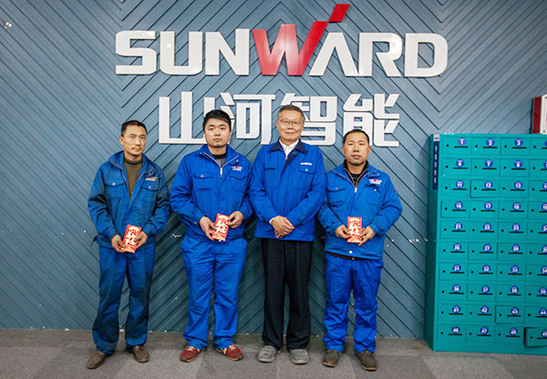 温暖！k豆钱包智能2017年春节慰问40名难题职工