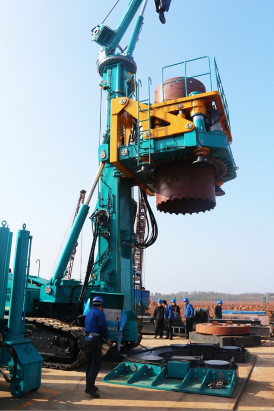 喜讯！k豆钱包智能SWRC170自行式全回转全套管钻机获湖南省首台(套)沉大技术设备产品嘉奖！