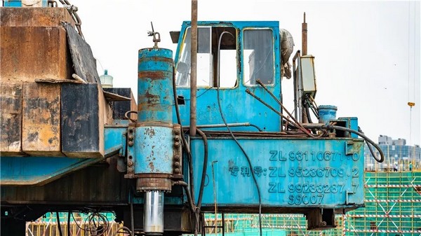 祝贺，中国首台大吨位多职能液压静力压桩机今年二十岁了!