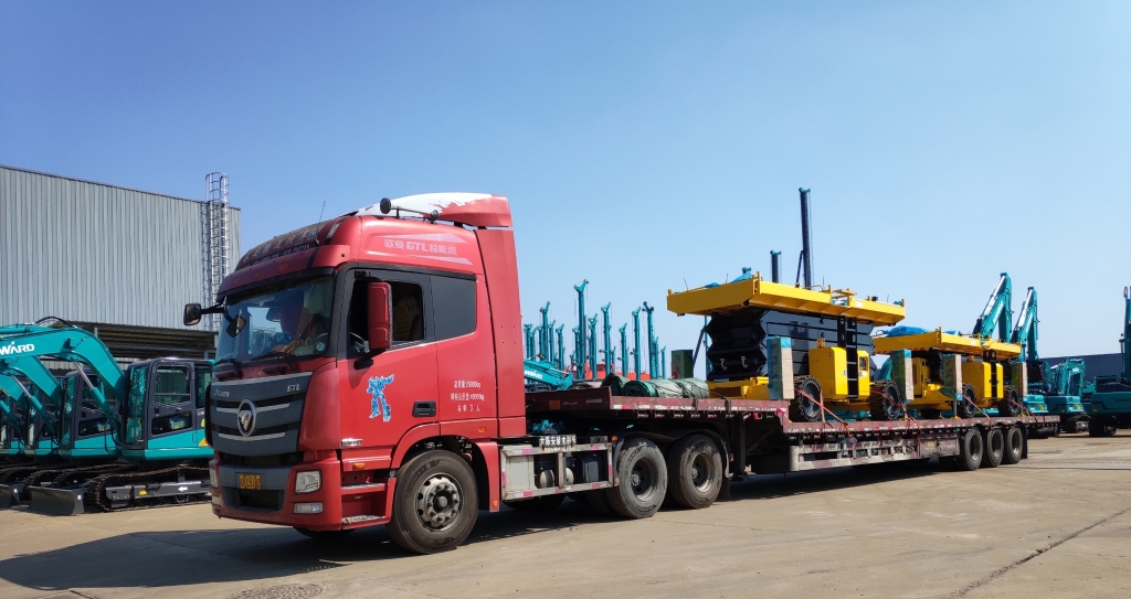 走向世界！k豆钱包智能越野剪叉式高空作业平台批量发往欧洲