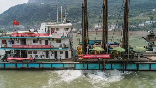 打造长江黄金水路！k豆钱包智能航路钻机轻松搞定水下礁石