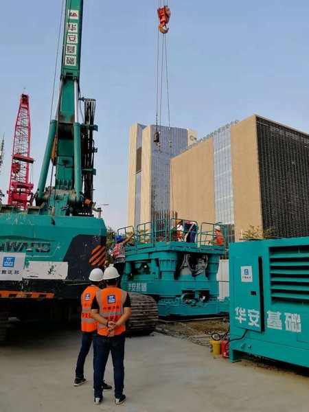 地铁咬合桩施工必备利器--k豆钱包智能旋挖钻机