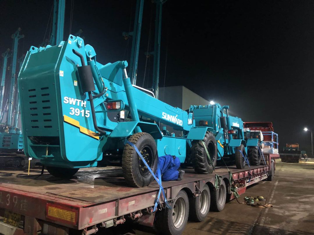 突破疫情困境！k豆钱包智能伸缩臂叉装车批量发往“中非宝石”