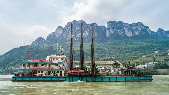 打造长江黄金水路！k豆钱包智能航路钻机轻松搞定水下礁石