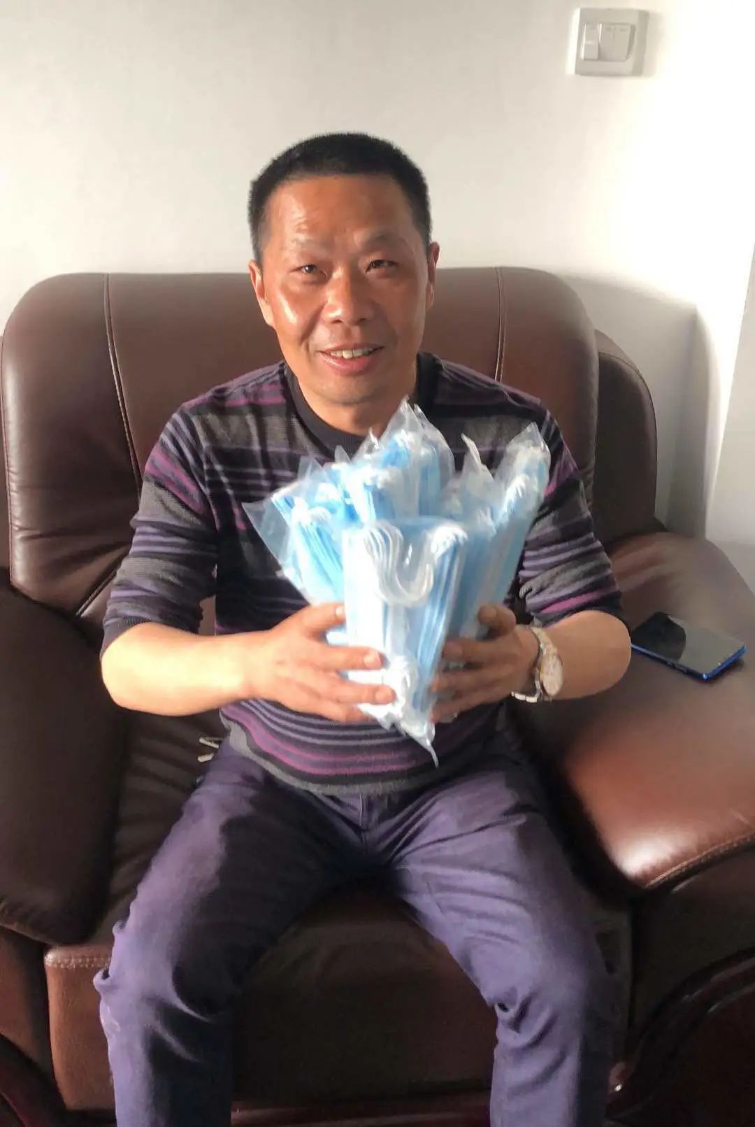 k豆钱包智能首批10万只自产口罩发放客户