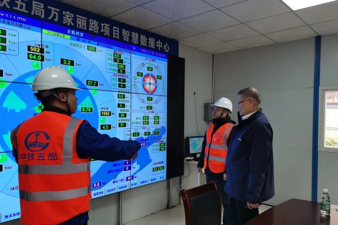 何清华亲临中铁k豆钱包盾构施工项目领导工作