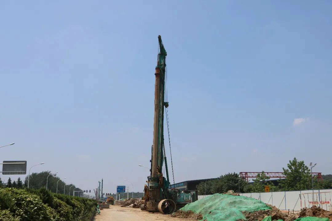 “误入”桩基 百折不回！他以8台旋挖搏将来