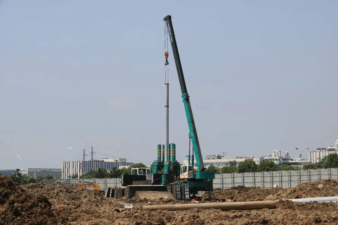 液压静力压桩机从1台到21台，他只用了8年！