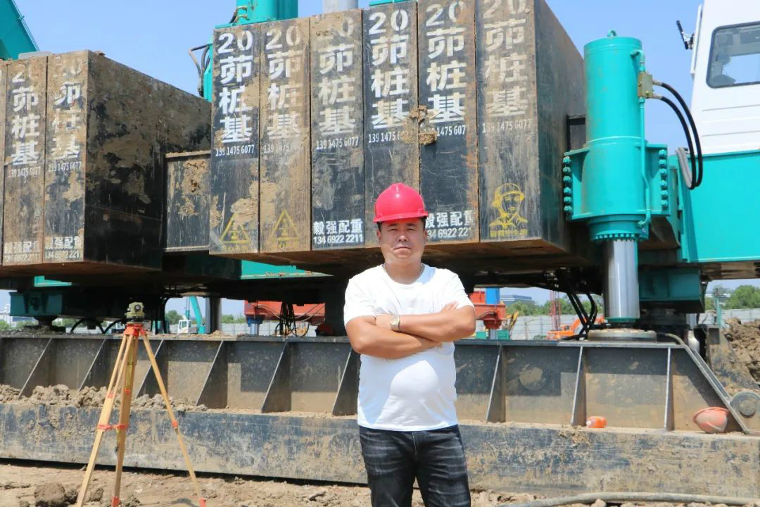 液压静力压桩机从1台到21台，他只用了8年！