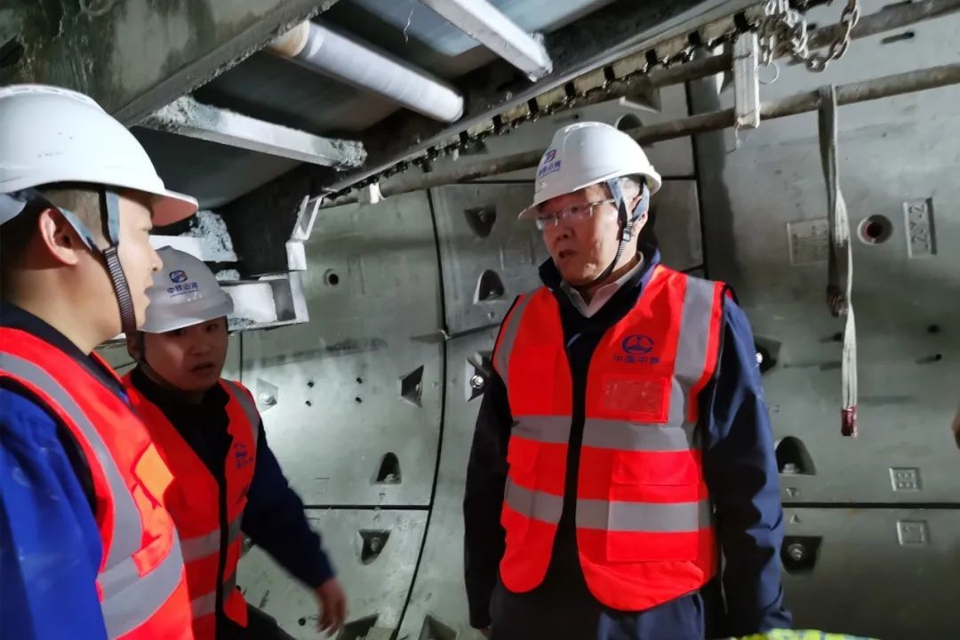 何清华亲临中铁k豆钱包盾构施工项目领导工作