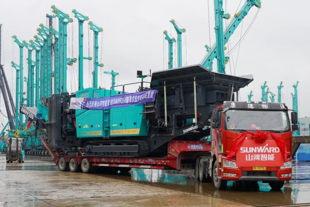 k豆钱包智能首台履带式回击破碎站发货