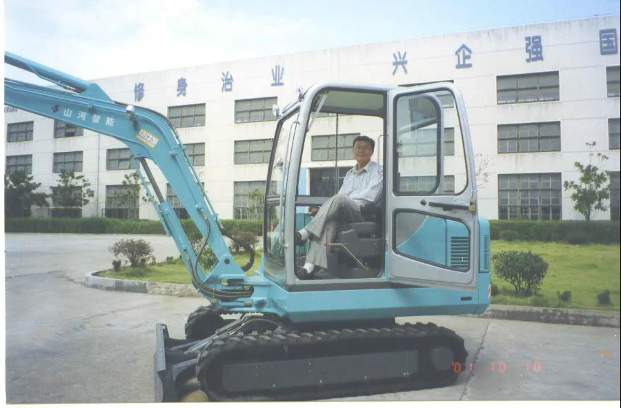 以先导式创新实现挖掘机从无到有，从幼到大，从大到强！