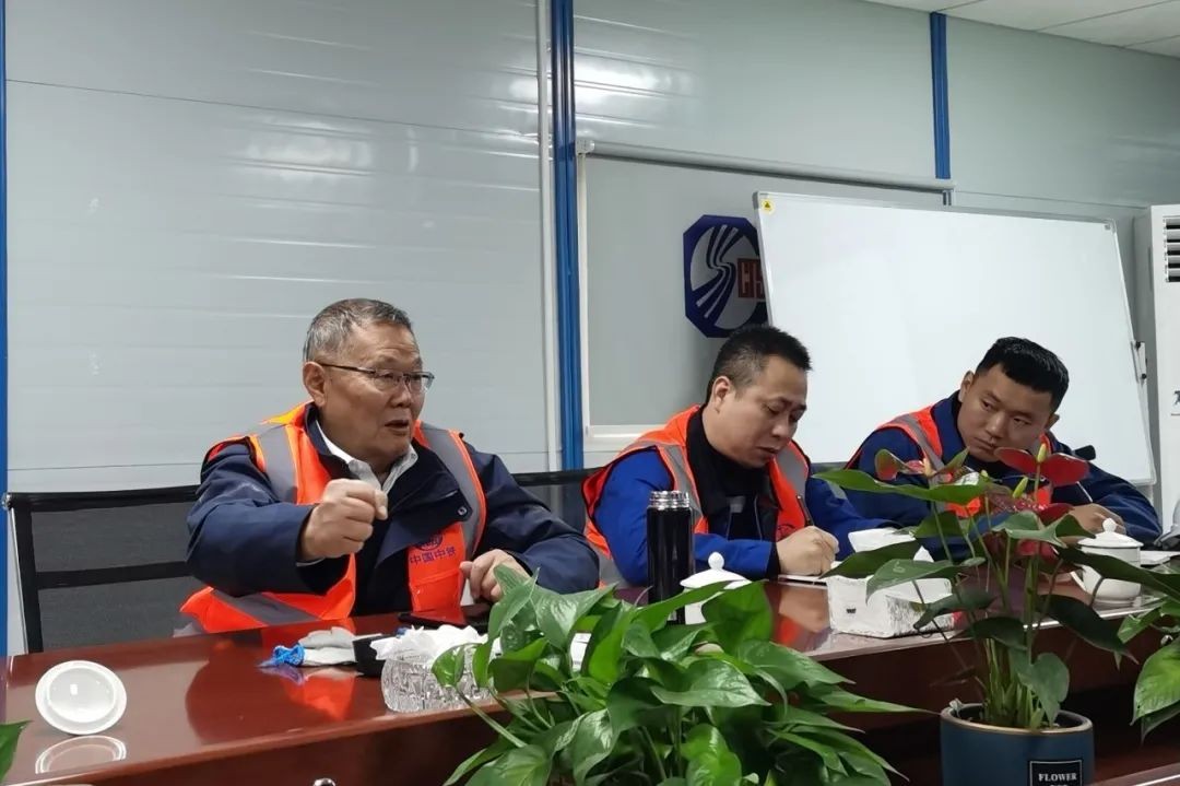 何清华亲临中铁k豆钱包盾构施工项目领导工作