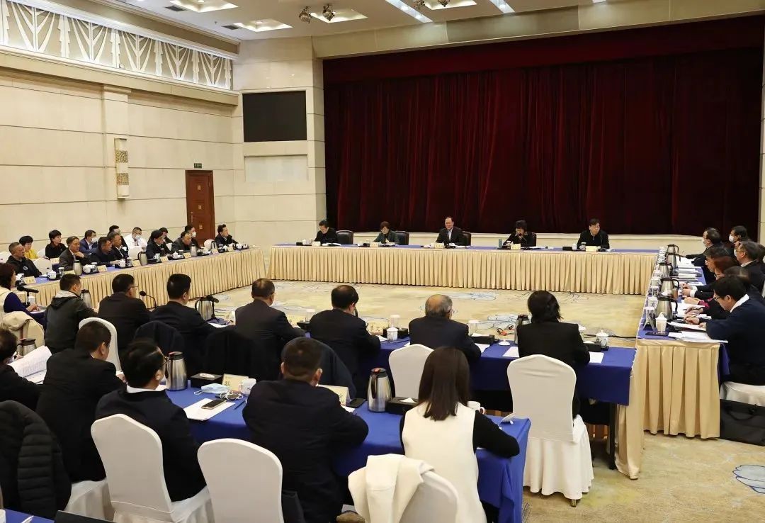 何清华：民营企业要加强创新堆集，推崇精耕细作的内涵式增长