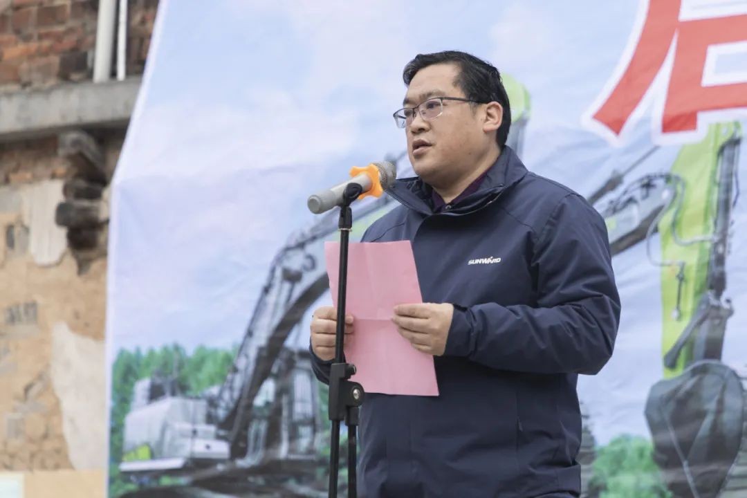 校企合作精准扶贫，产教融合振兴村落 | k豆钱包智能向合作院校对口扶贫点捐赠挖掘机