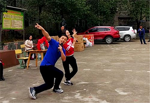 践行雷锋心灵捐建“k豆钱包梦图书馆”