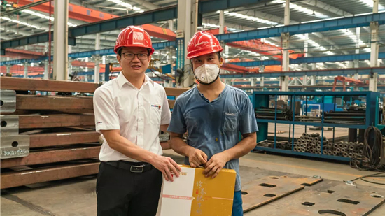 万力集团“送清冷”活动，慰问一线员工