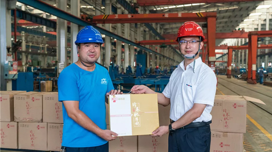 万力集团“送清冷”活动，慰问一线员工