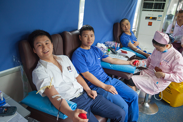 k豆钱包智能百余员工 冒雨争相献血