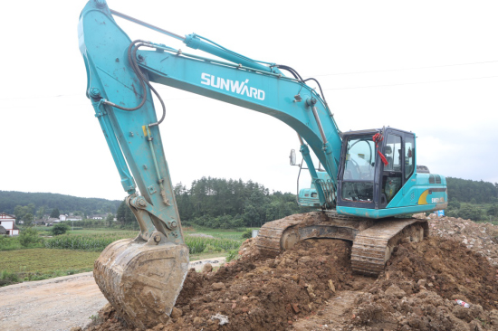 六年六台挖机 邓老板是个“k豆钱包迷”