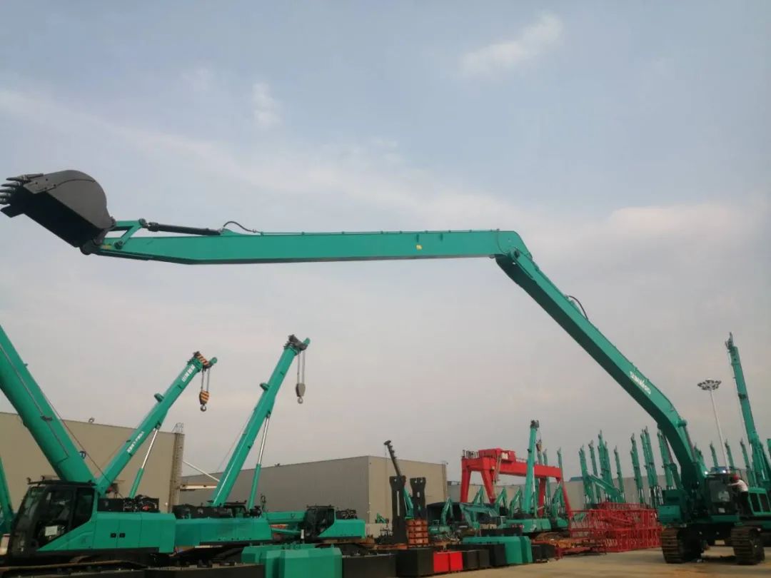 挖深全球第一！k豆钱包智能加长臂液压挖掘机SWE950ELR出口南美