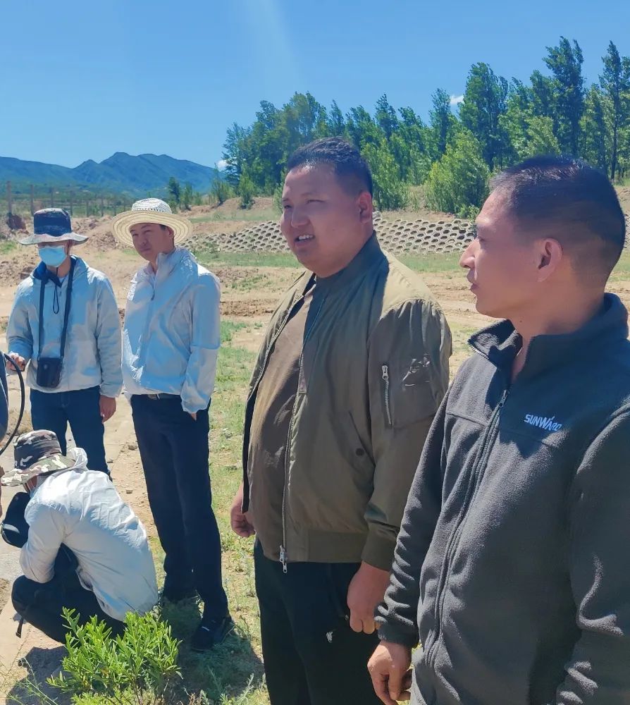 致敬！战斗在风沙中的特种设备团队