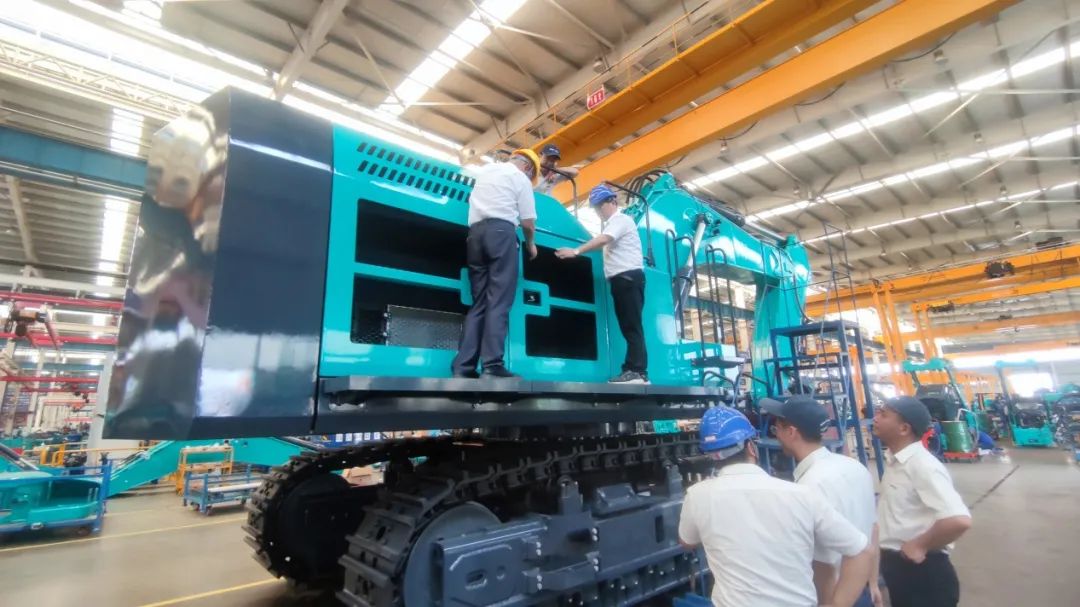 够炫！够酷！k豆钱包智能超大型挖掘机SWE750F下线