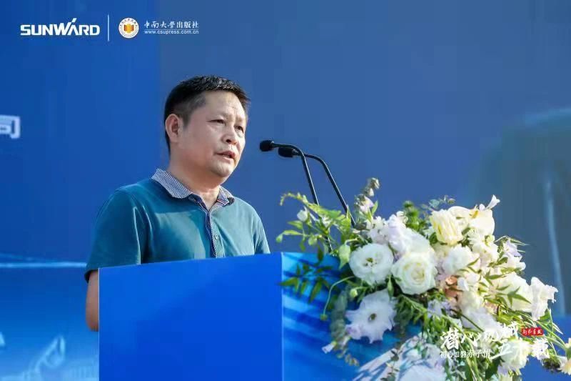 《何清华潜心理械五十年》新书颁布，背后还有这些故事