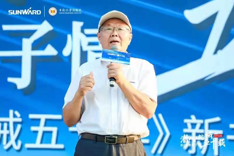 《何清华潜心理械五十年》新书颁布，背后还有这些故事