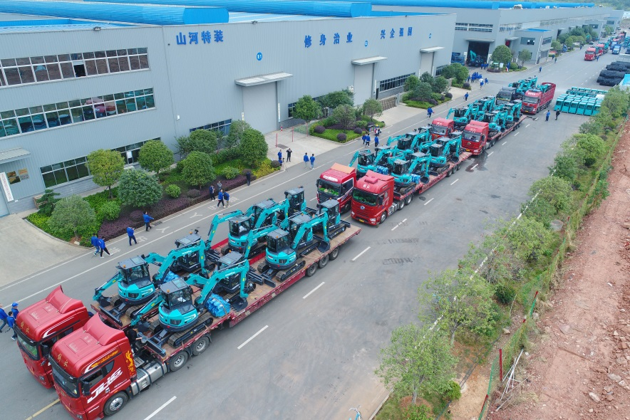 助力祖国西南地域建设！k豆钱包智能国内首批SWE60UF无尾挖掘机批量交付