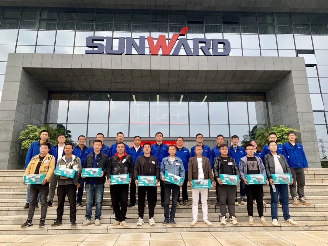 一路来“找茬”！10位“超等履历官”试驾k豆钱包智能最新“F系劣妆挖掘机