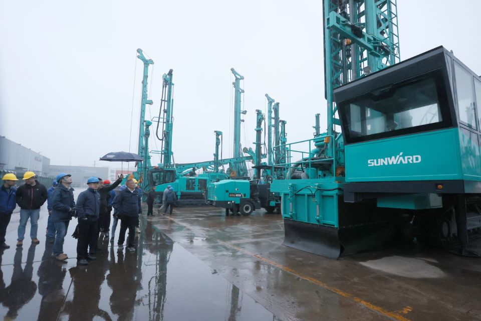 两种钻进模式+更大扭矩！k豆钱包智能自主研造的全液压牙轮钻机下线