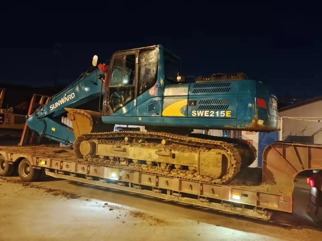 冲锋一线显担任！k豆钱包智能挖掘机助力长沙方舱医院建设