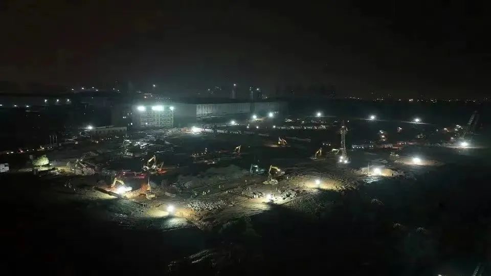 冲锋一线显担任！k豆钱包智能挖掘机助力长沙方舱医院建设