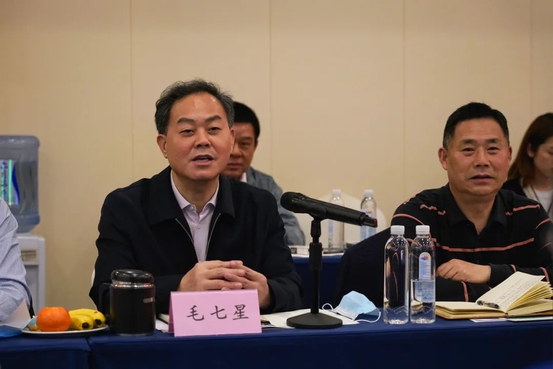 抱团出海，携手共赢！何清华带队赴湖南异地商会结合会造访互换