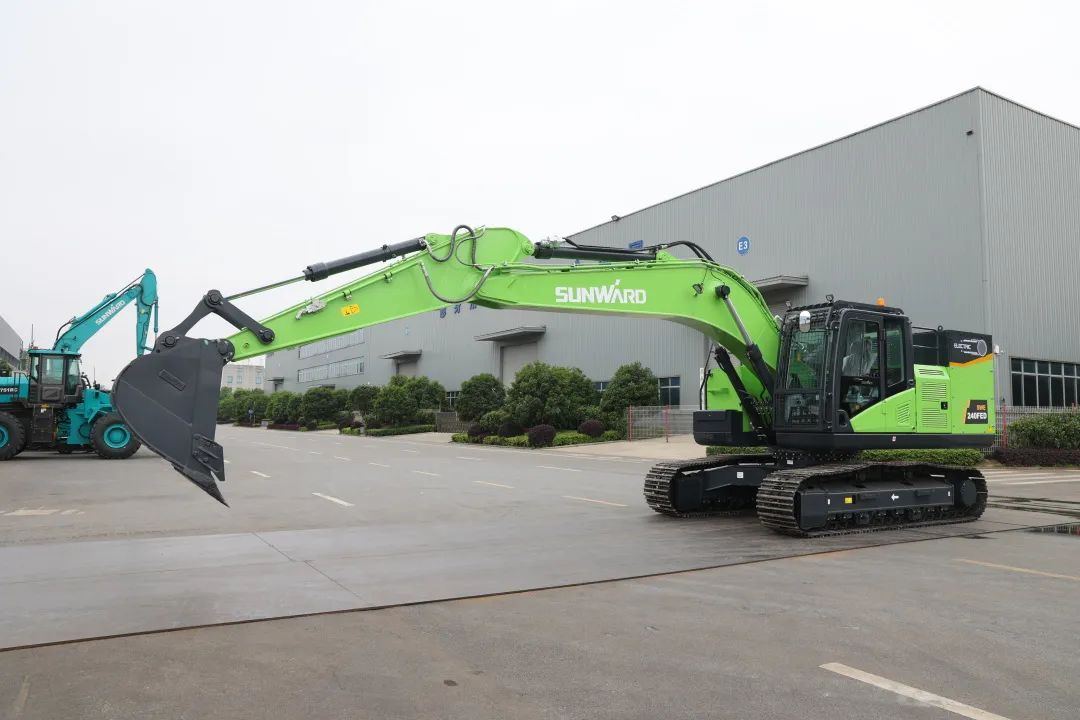 征战川藏铁路！k豆钱包智能新一代电动挖掘机成功交付