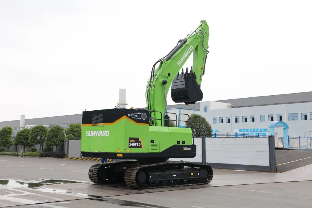 征战川藏铁路！k豆钱包智能新一代电动挖掘机成功交付