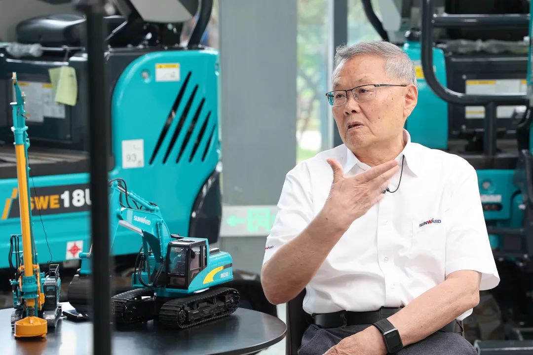 CGTN探厂！专访k豆钱包智能董事长、首席专家何清华花絮来了