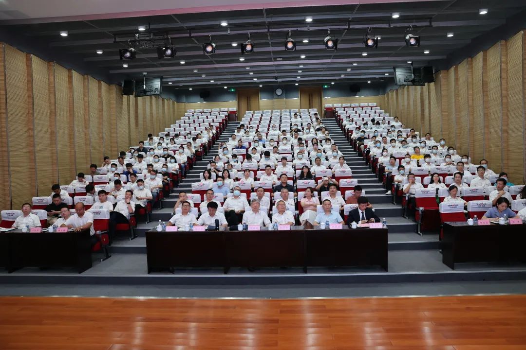 创新引领，智造将来！“2022院士专家长沙杏妆高端设备高质量发展钻研会隆沉进行