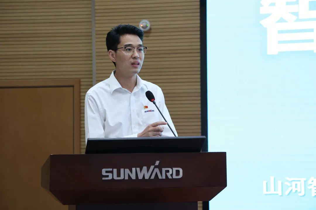 创新引领，智造将来！“2022院士专家长沙杏妆高端设备高质量发展钻研会隆沉进行